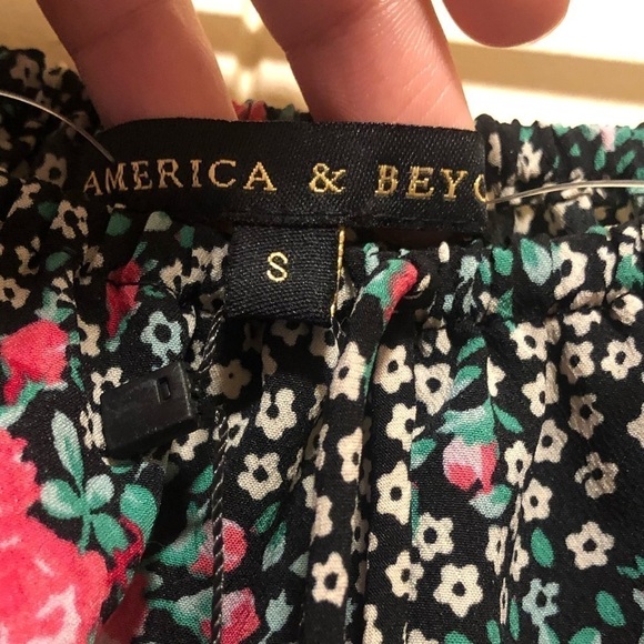 3/$25 🙌🏼 NWT America & Beyond Floral Off the Shoulder Pom Pom Edge Dress S - Picture 7 of 8